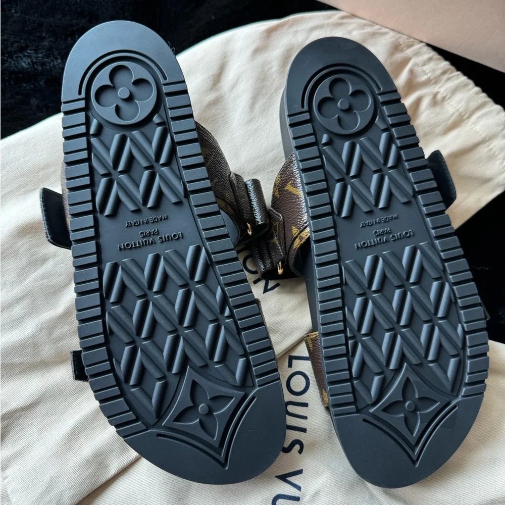 LOUIS VUITTON BOM DIA FLAT MULE - Picture 2 of 3